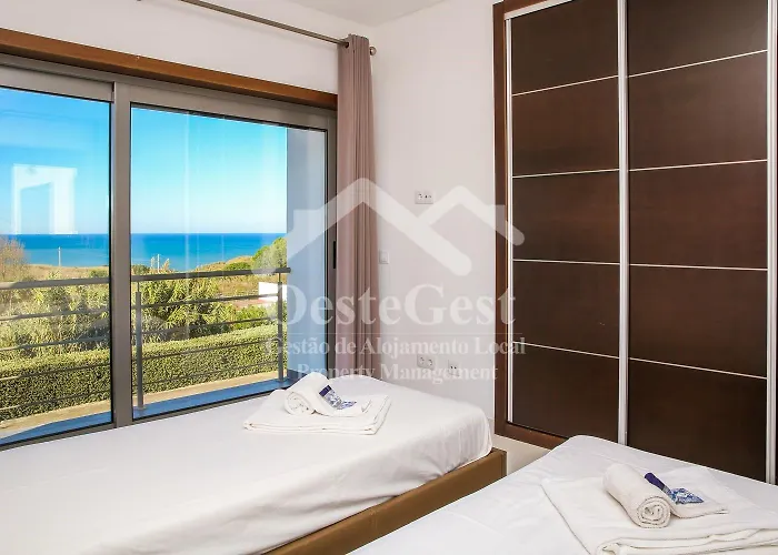 فيلة Azinhanca Do Mar